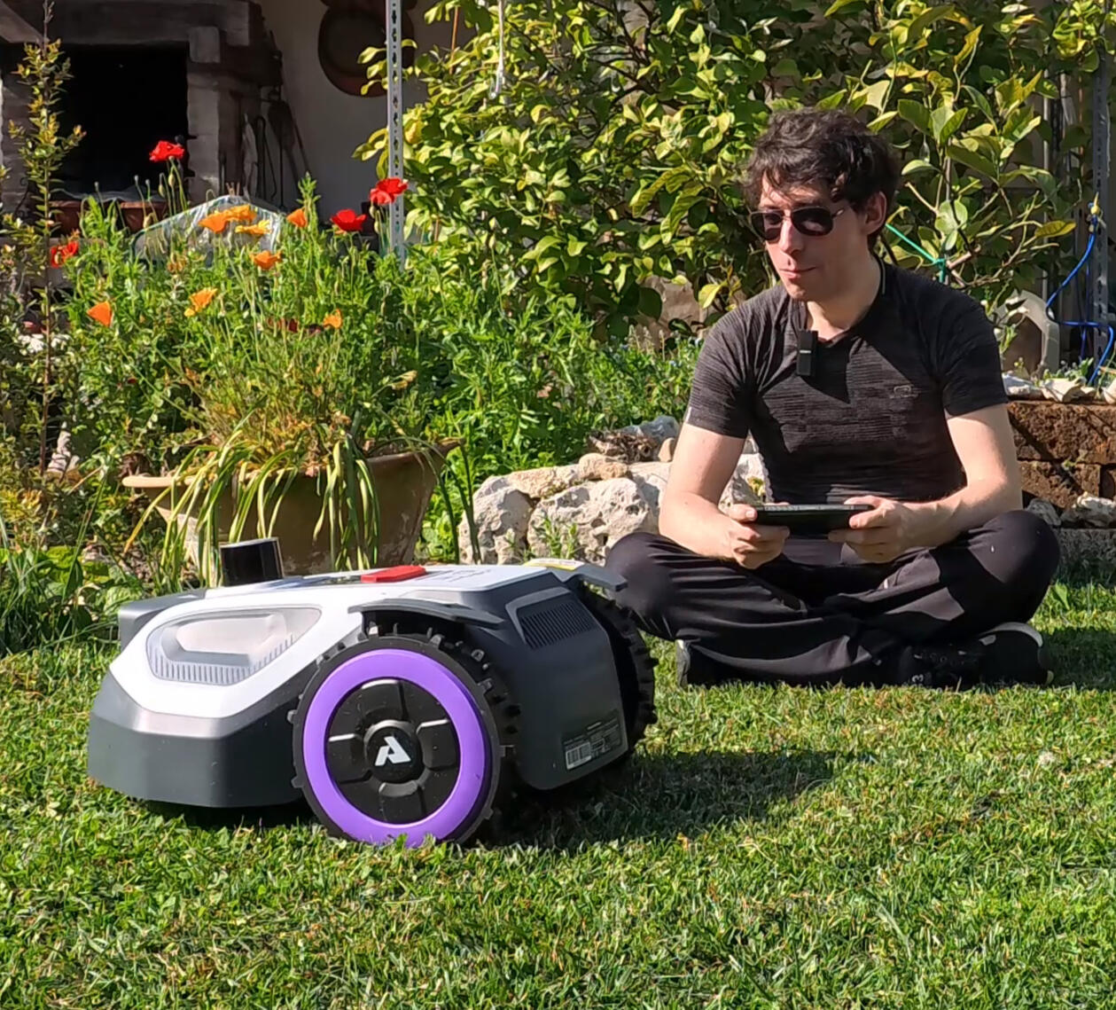 Partnership sponsorizzata da: Anthbot #adv Anthbot M5 Lidar: recensione e test robot tagliaerba fino a 500m2, senza filo e senza antenna RTK.