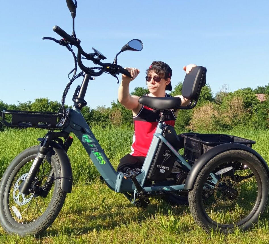 Partnership sponsorizzata da: Fafrees #ADV Recensione e test su strada della FAFREES F20 Mate II, una bici elettrica cargo a tre ruote pensata per fare la spesa e altre commissioni quotidiane.